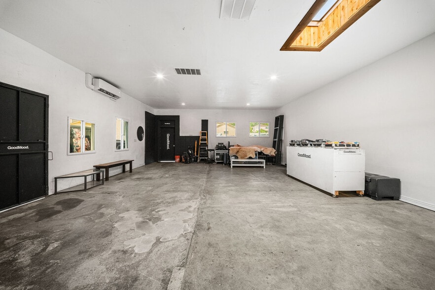 More Photos Of 5254 Alhambra Ave, Los Angeles Distribution For Sale
