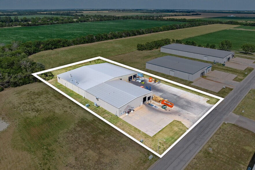 More Photos Of 1800 SE 9th St, Newton Manufacturing For Sale