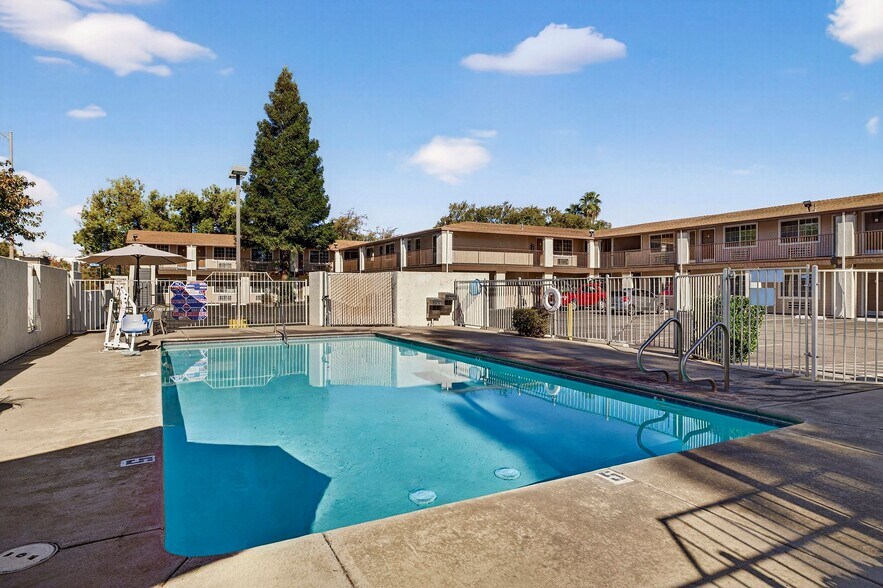 More Photos Of 725 Broadway St, Chico Hotel For Sale