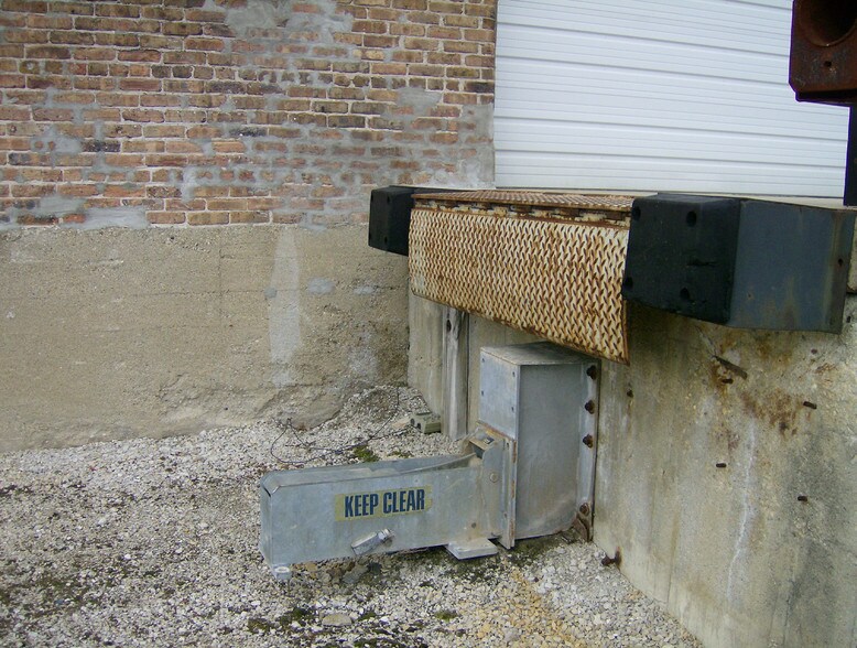 More Photos Of 177 W Lincoln Ave, Hinckley Warehouse For Sale