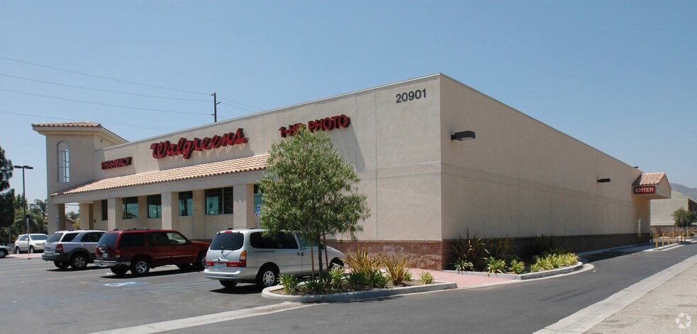 More Photos Of 20901 Devonshire St, Chatsworth Freestanding For Sale