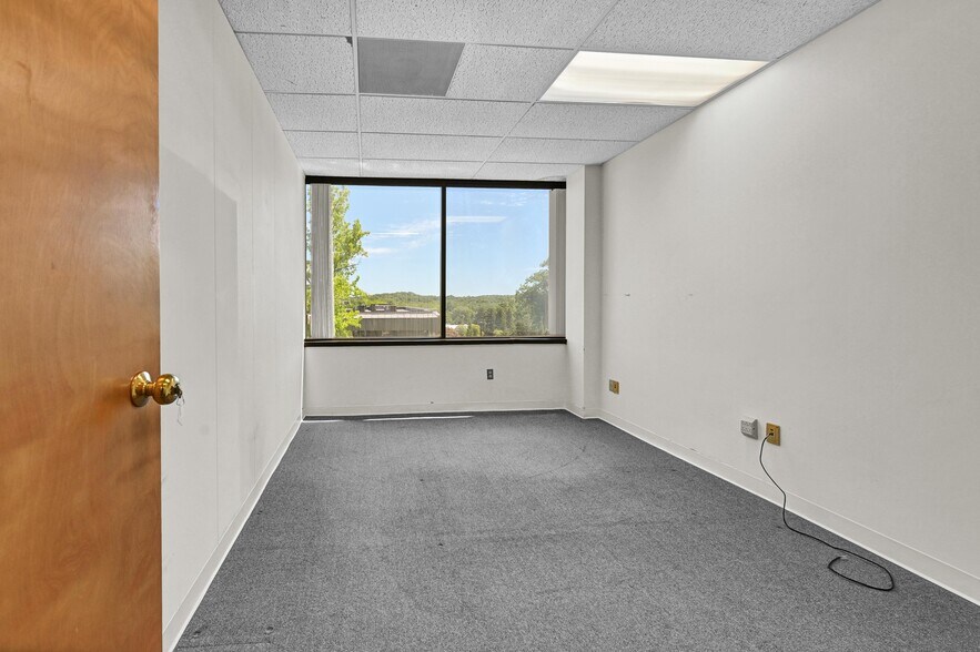More Photos Of 90 Grove St, Ridgefield Medical For Sale