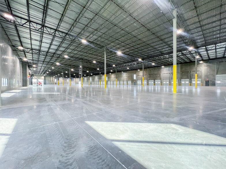 More Photos Of 11708 McAngus Rd, Del Valle Warehouse For Lease