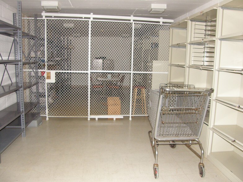 More Photos Of 2112 Industrial Dr, Niles Manufacturing For Sale