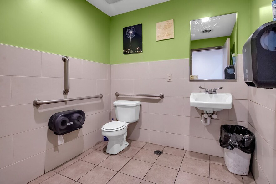 More Photos Of 38 Washington St, Ellicottville Storefront For Sale