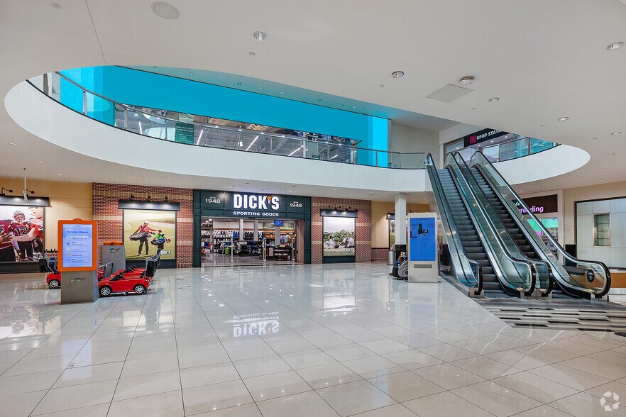 More Photos Of 9301 Tampa Ave, Northridge Unknown For Lease