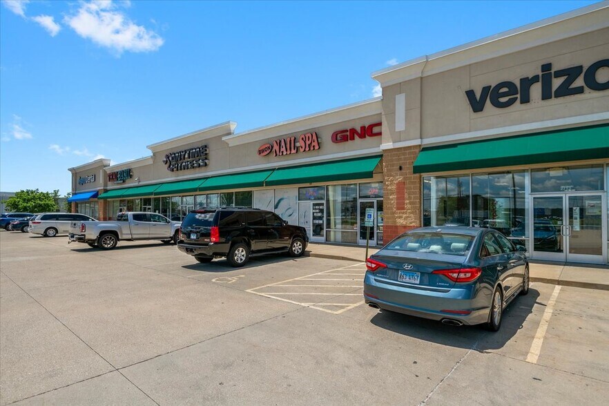 More Photos Of 2701-2711 N Dirksen Pky, Springfield General Retail For Lease