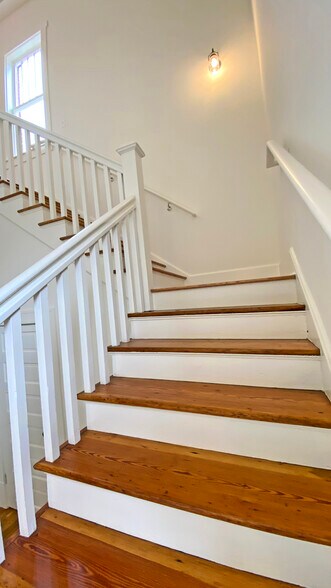 More Photos Of 2324 Marietta Rd NW, Atlanta Loft Creative Space For Lease