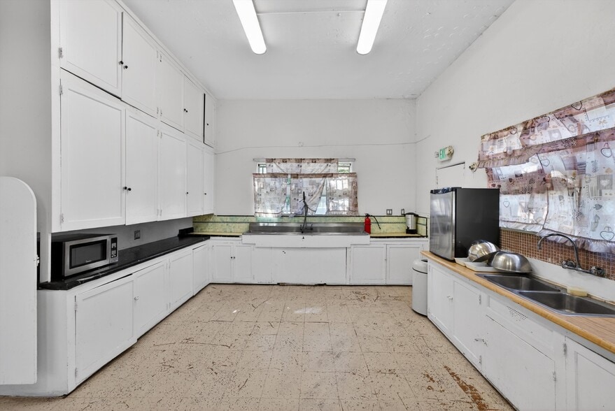 More Photos Of 7101 Menlo Ave, Los Angeles Religious Facility For Sale