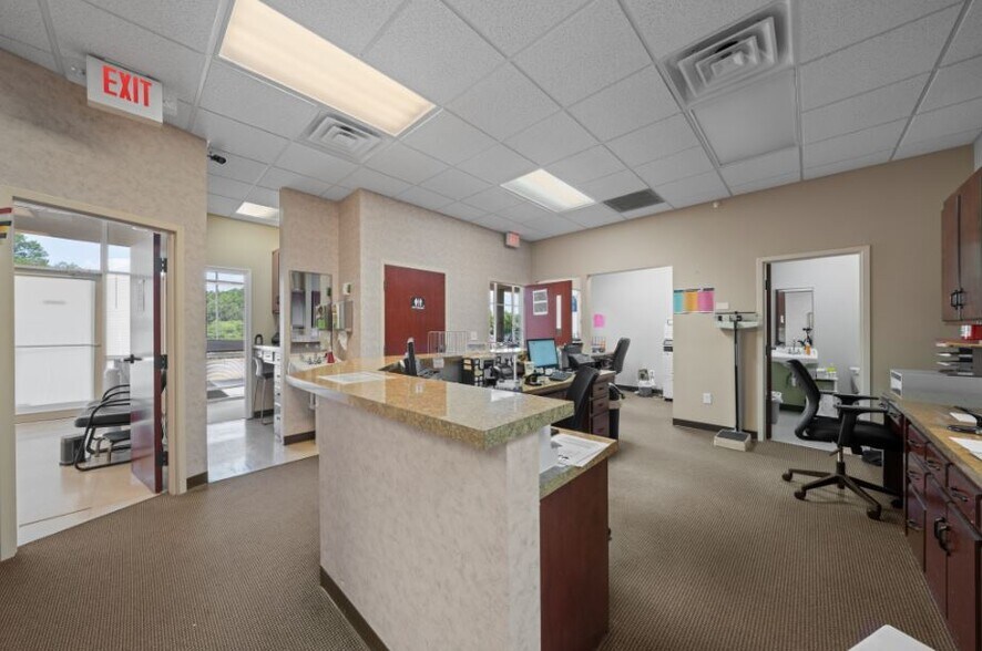 More Photos Of 781 Weatherly Dr, Clarksville Medical For Sale