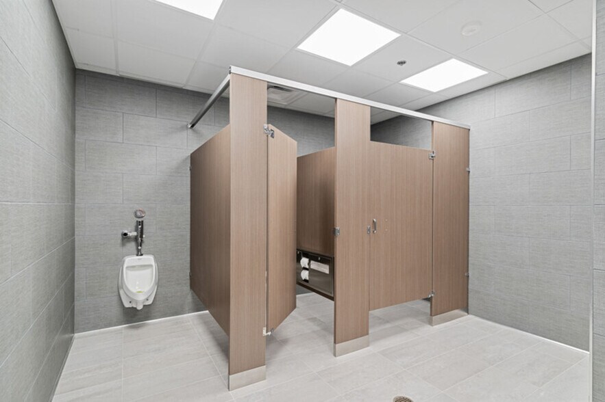 More Photos Of 5420 W Sahara Ave, Las Vegas Office For Lease