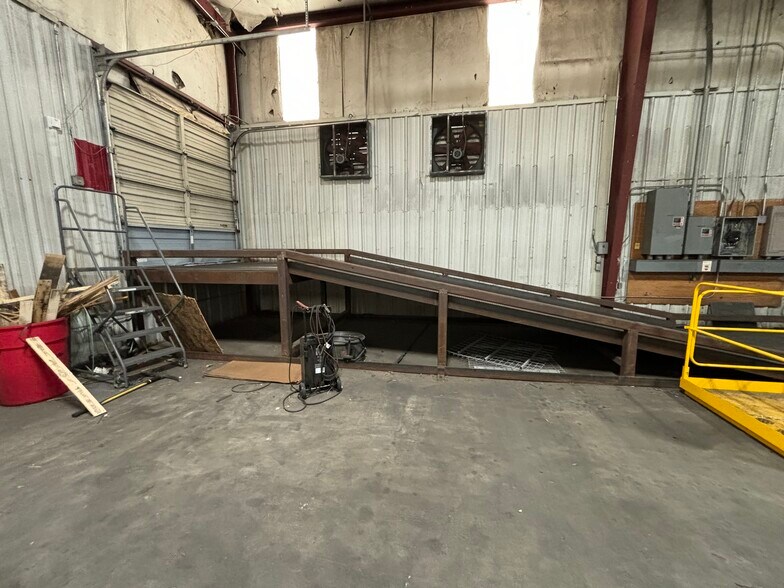 More Photos Of 1304 Rath Ave, Dodge City Distribution For Sale