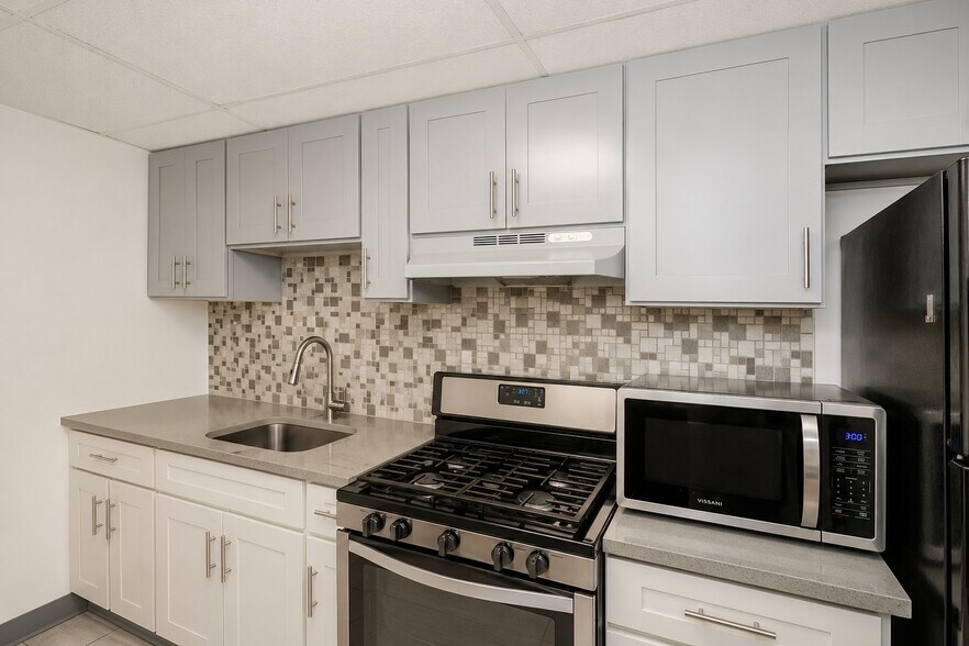 More Photos Of 195-29 Jamaica Ave, Hollis Storefront Retail Residential For Sale