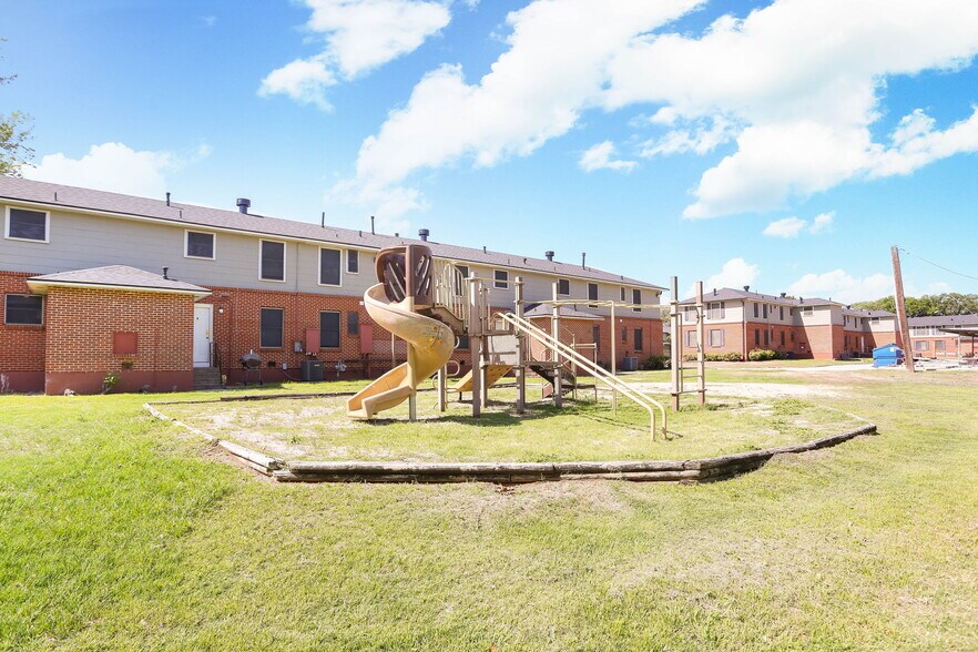 More Photos Of 309 Calgary Ave, San Antonio Apartments For Sale