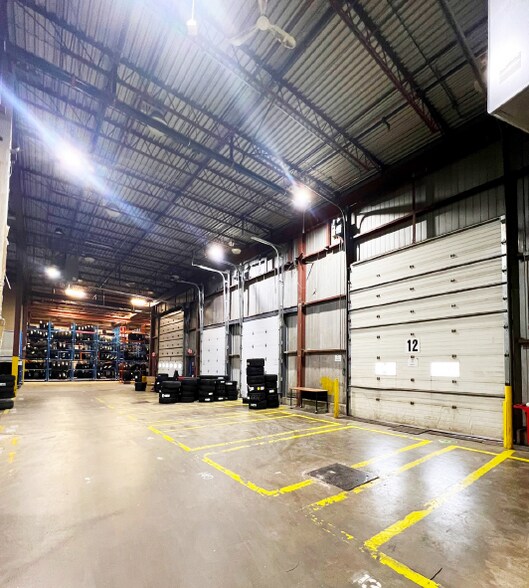 More Photos Of 2000 Boul Industriel, Chambly Warehouse For Lease