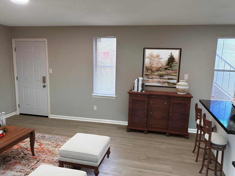 More Photos Of 1533 S Bronough St, Tallahassee Apartments For Sale