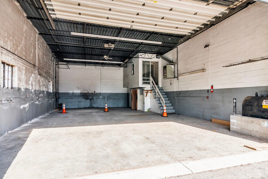 More Photos Of 35 Marston St, Lawrence Manufacturing For Lease