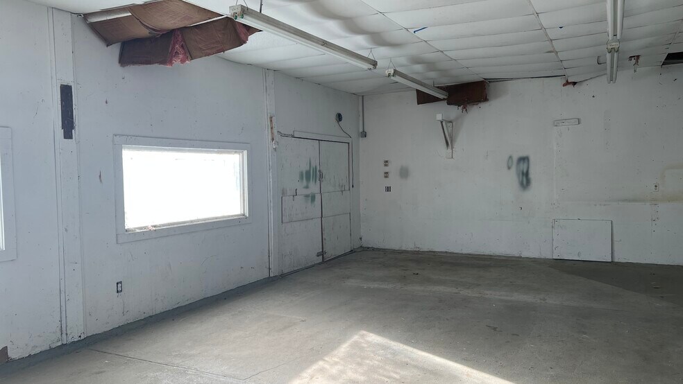 More Photos Of 96 Lombard Ave, West Barnstable Manufacturing For Lease