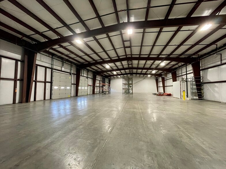 More Photos Of 694 Tolman Creek Rd, Ashland Warehouse For Lease