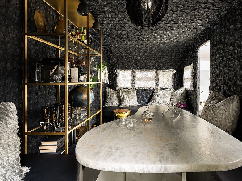 More Photos Of 3146 W Chicago Ave, Chicago Showroom For Sale