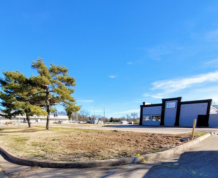 More Photos Of 801 SW 11th St, Lawton Restaurant For Sale