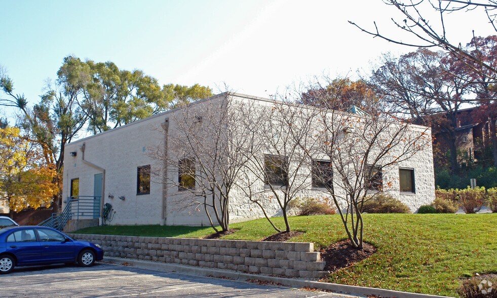 More Photos Of 8480 S Archer Ave, Willow Springs Bank For Sale
