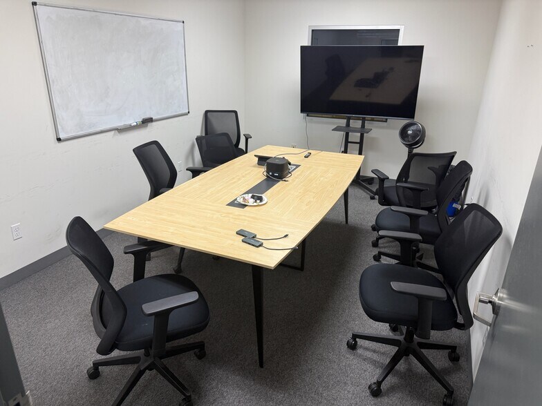 More Photos Of 150 New Boston St, Woburn Research And Development For Lease