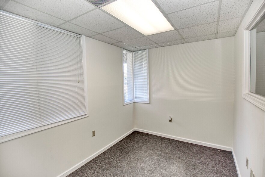 More Photos Of 7151 Richmond Rd, Williamsburg Medical For Lease