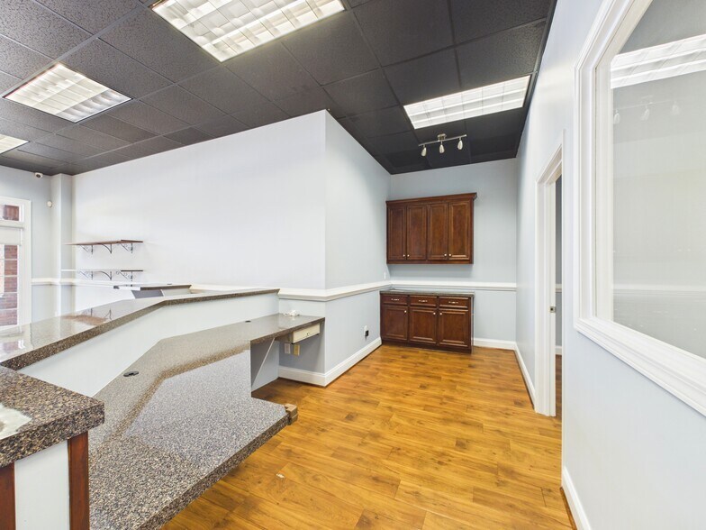More Photos Of 7559 Kayne Blvd, Columbus Freestanding For Lease