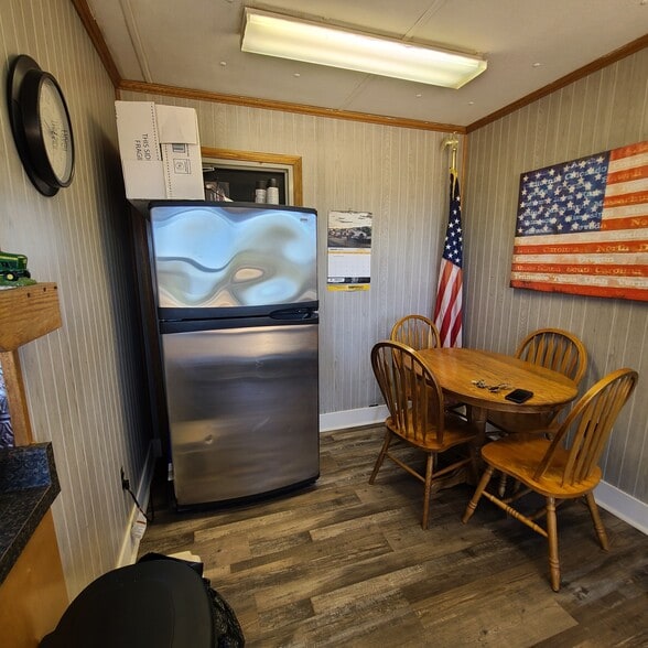 More Photos Of 70581 Colerain Rd, Bridgeport Specialty For Lease