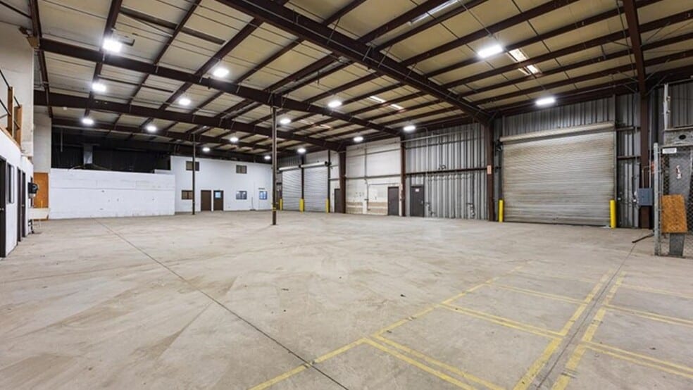 More Photos Of 6309 Seven Seas Ave, Bakersfield Warehouse For Lease