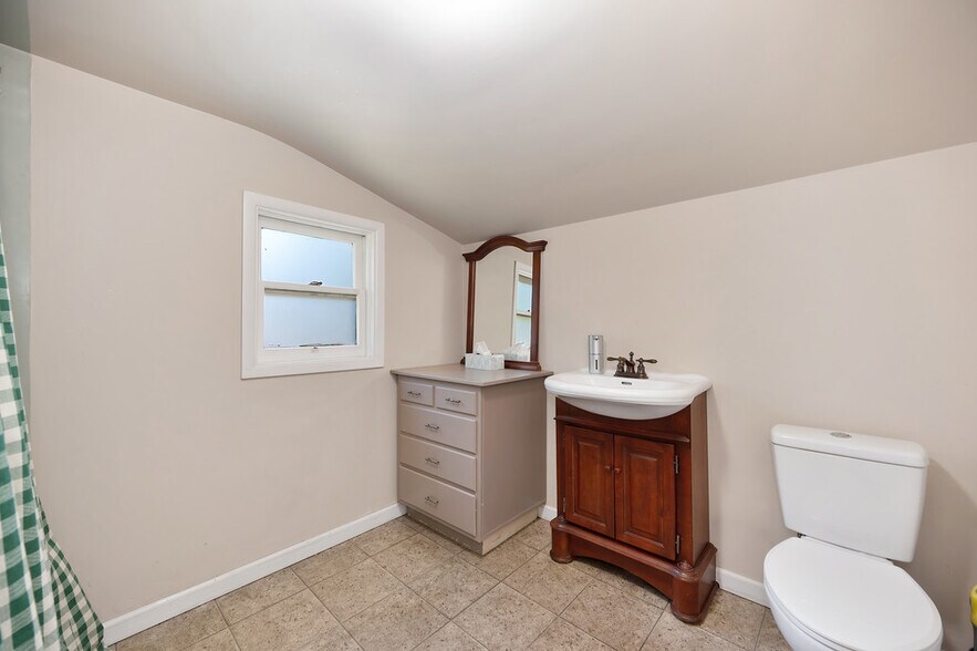 More Photos Of 1407-1409 Lincoln Way, Auburn Office For Sale