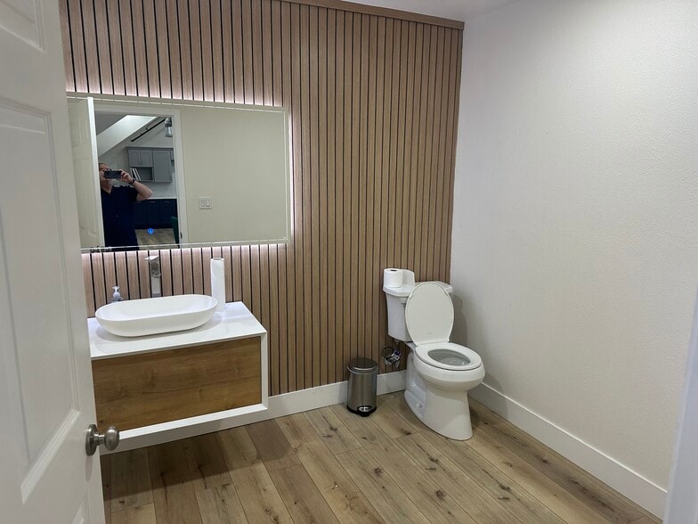 More Photos Of 2315 Market St, Oakland Storefront Retail Office For Lease