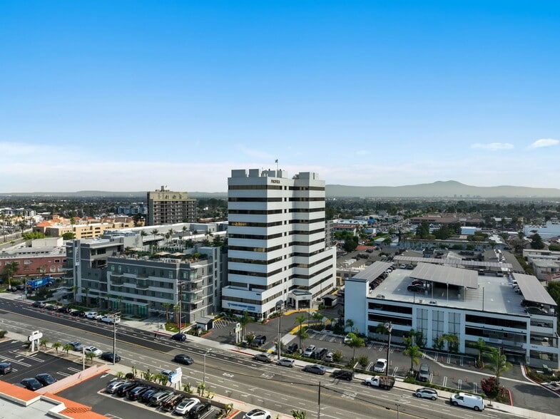 More Photos Of 18800 Delaware St, Huntington Beach Medical For Lease