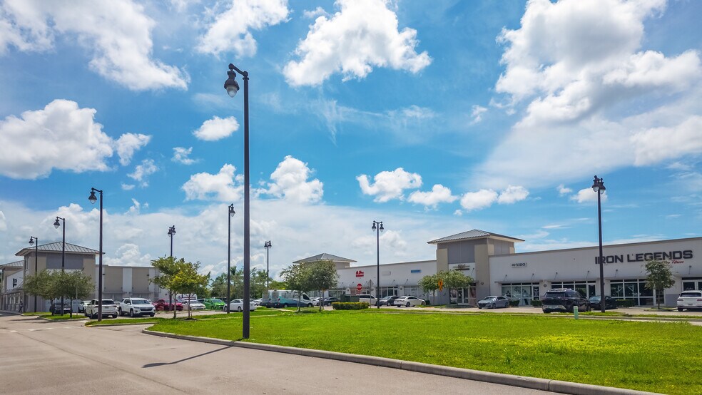 More Photos Of 1400-1420 NE 8th St, Homestead Storefront For Lease