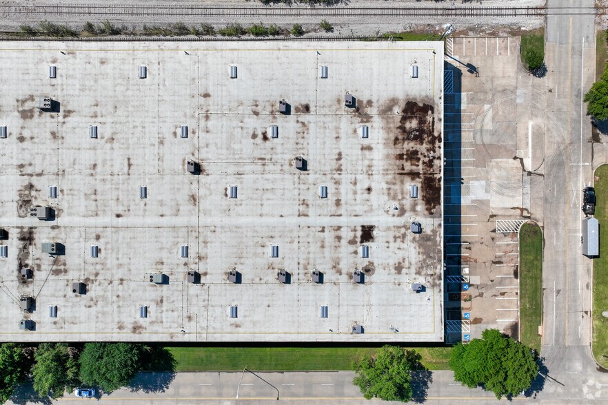 More Photos Of 3510 Pipestone Rd, Dallas Distribution For Lease