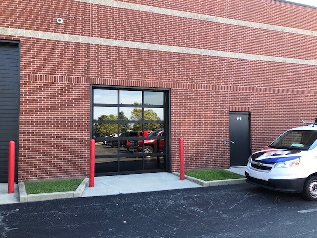 More Photos Of 14701 Cumberland Rd, Noblesville Research And Development For Lease
