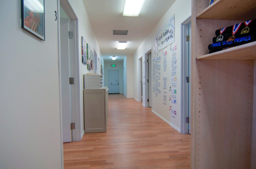 More Photos Of 1900 Belmont Loop, Woodland Storefront Retail Office For Lease