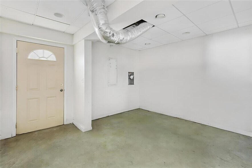 More Photos Of 123 Lake Dr, Lake Peekskill Storefront For Sale
