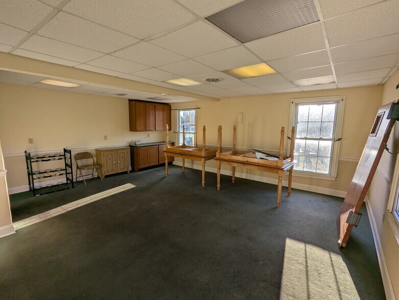 More Photos Of 17 Main St, Ballston Lake Restaurant For Lease