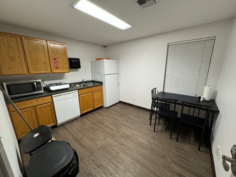 More Photos Of 3981 W 12th Ave, Eugene Office For Sale