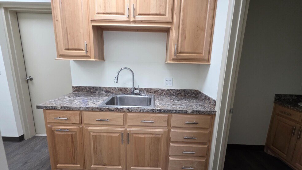 More Photos Of 8211 E County Road 62, Midland Warehouse For Sale