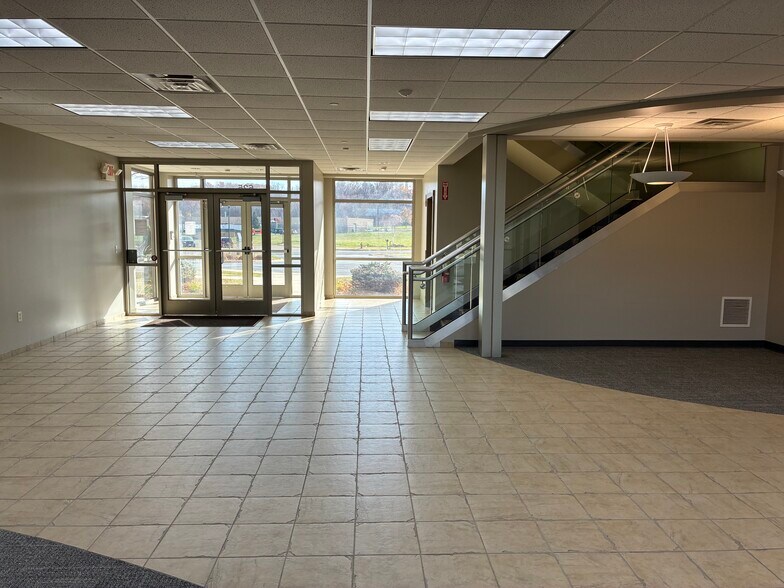 More Photos Of 625 Whitetail Blvd, River Falls Office For Lease