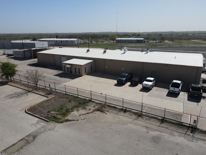 More Photos Of 112 E Industrial Blvd, Cleburne Warehouse For Sale