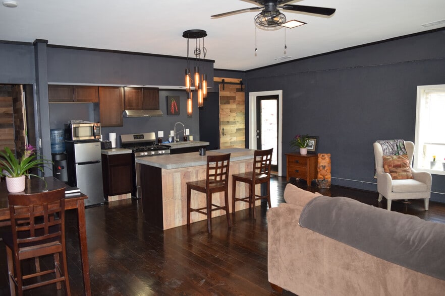 More Photos Of 1730 W 39th Ave, Kansas City Light Distribution For Sale