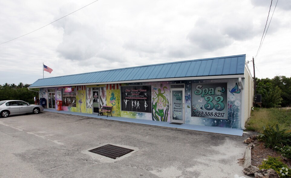 More Photos Of 4547 Pine Island Rd, Matlacha Storefront For Sale