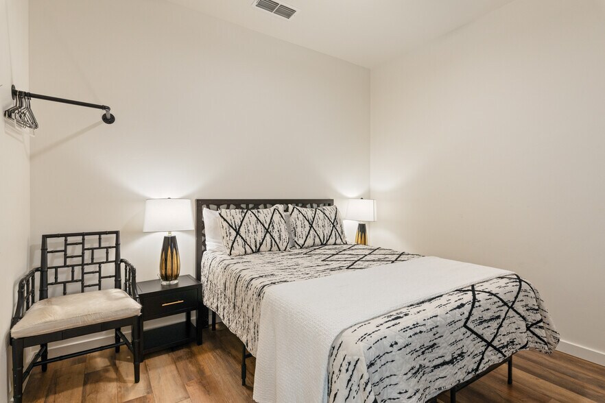 More Photos Of 302 N Main St, Lakeport Storefront For Sale