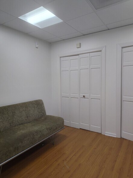 More Photos Of 50 S Pickett St, Alexandria Medical For Sale