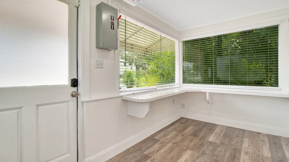 More Photos Of 230 E Marks St, Orlando Office Residential For Lease