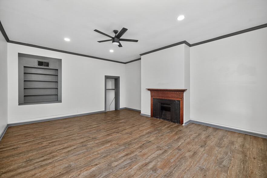 More Photos Of 102 W High St, Lexington General Retail For Sale